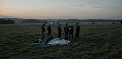 На аэродроме Ватулино при прыжке с парашютом погиб мужчина