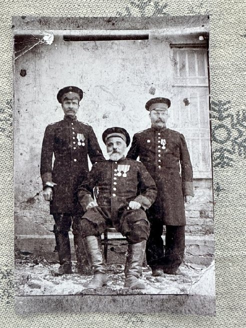 Присяжные счётчики Рузского уездного казначейства, 1913 г. Слева — Нестеров Иван Александрович, мой прадед