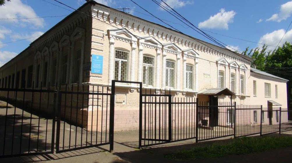Здание, в котором в настоящее время располагается Московский областной медицинский колледж № 1 (медучилище), 2022 г.